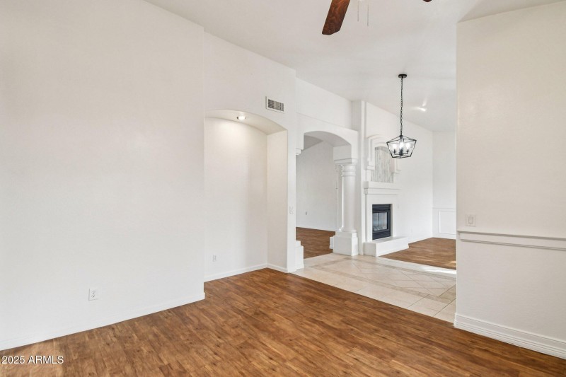 6-web-or-mls-E Jordan Ln-S2011-006