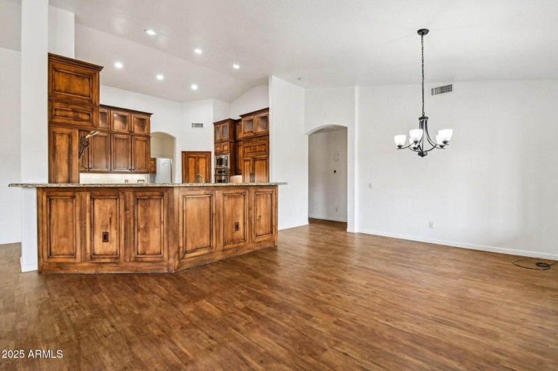 17-web-or-mls-E Jordan Ln-S2011-017