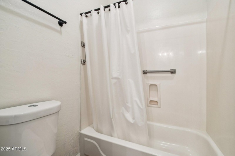 24-web-or-mls-E Jordan Ln-S2011-024