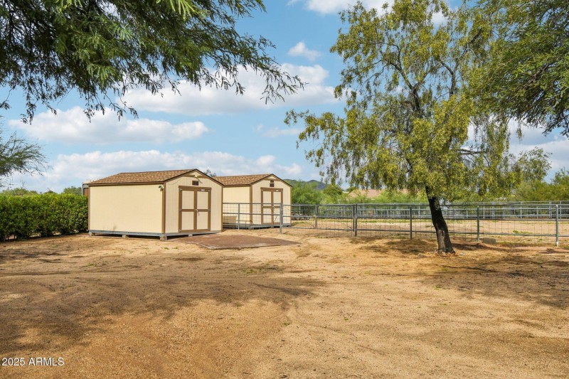 38-web-or-mls-E Jordan Ln-S2011-038