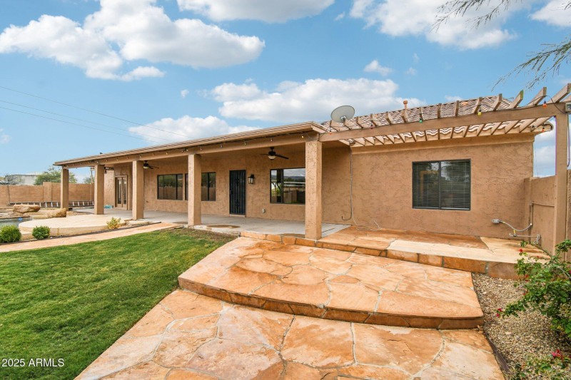 42-web-or-mls-E Jordan Ln-S2011-042