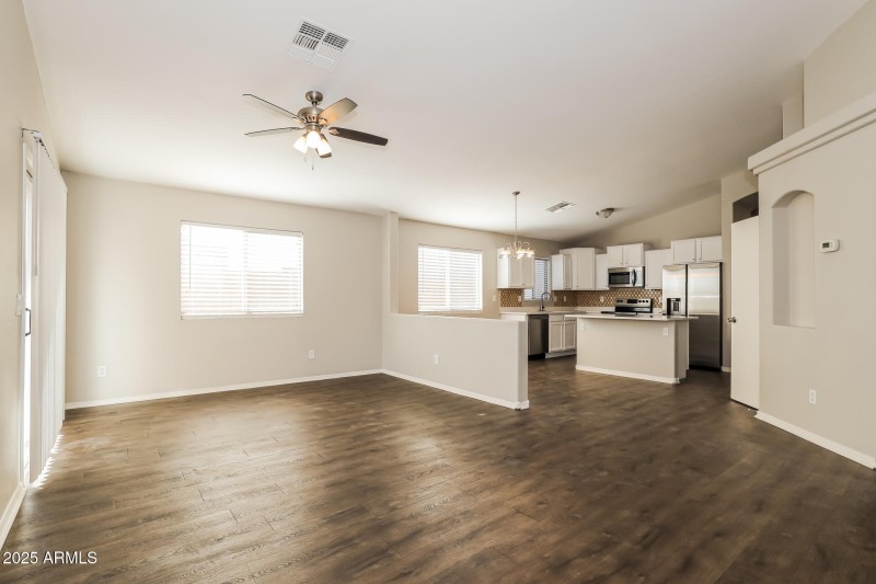 002-photo-living-room-14946617