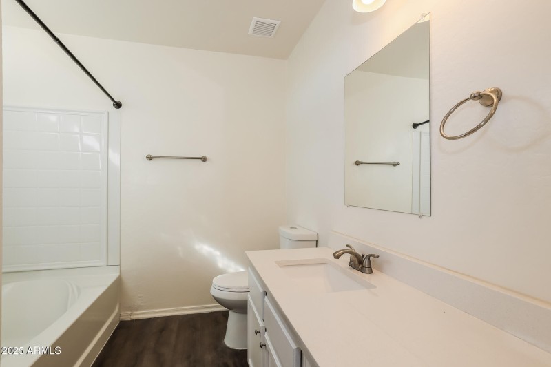 005-photo-bathroom-14946691