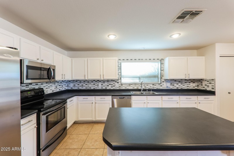 011-photo-kitchen-14923575