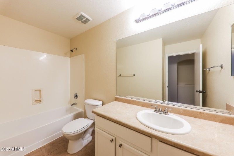 019-photo-bathroom-14923582