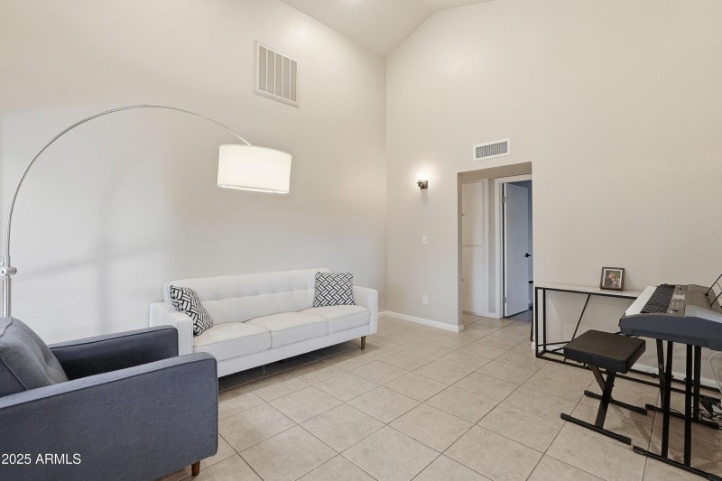 FLEX ROOM/SECOND LIVING ROOM