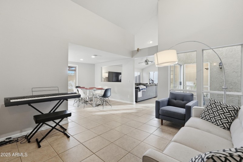 FLEX ROOM/SECOND LIVING ROOM