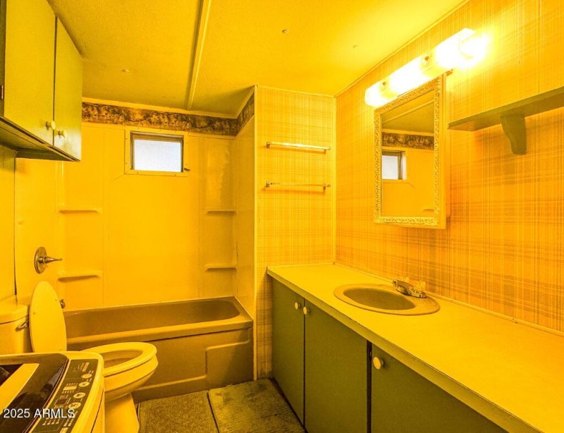 ROAD RUNNER ESTATE Bathroom