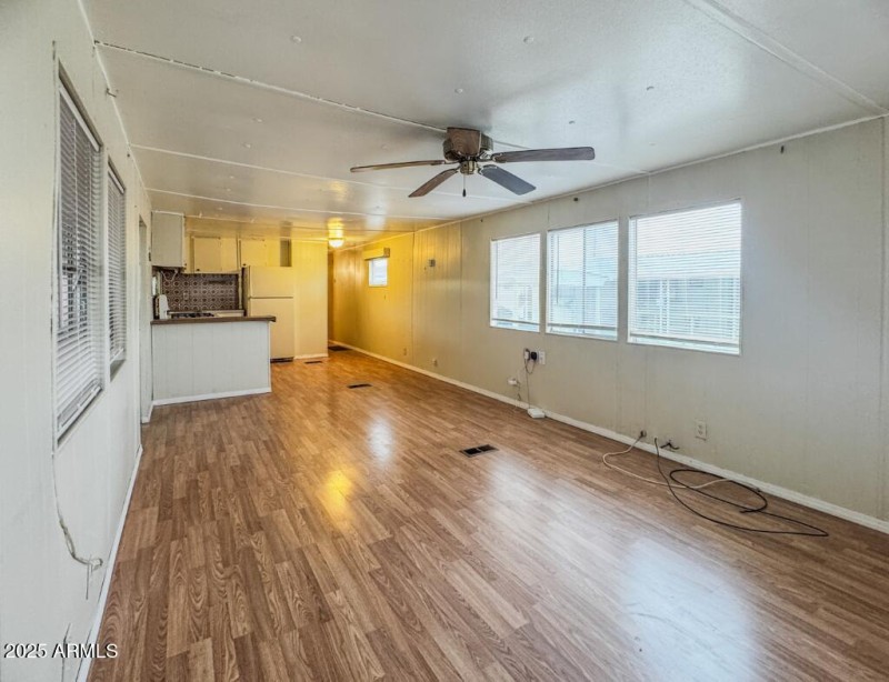 ROAD RUNNER ESTATE Living