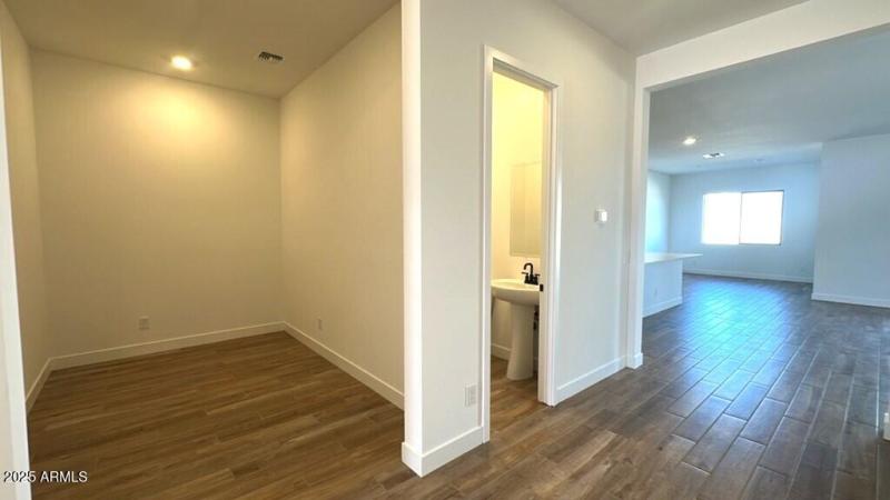 Flex Rm & Guest bath