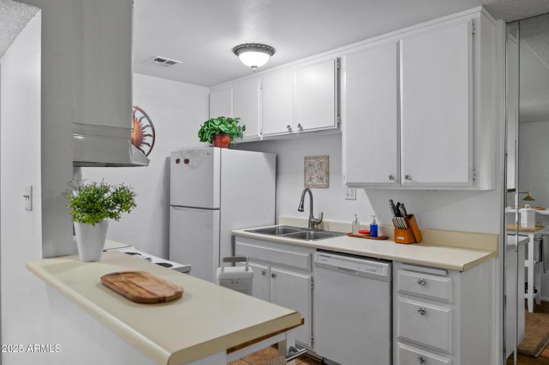 5525 E Thomas Rd M11-17