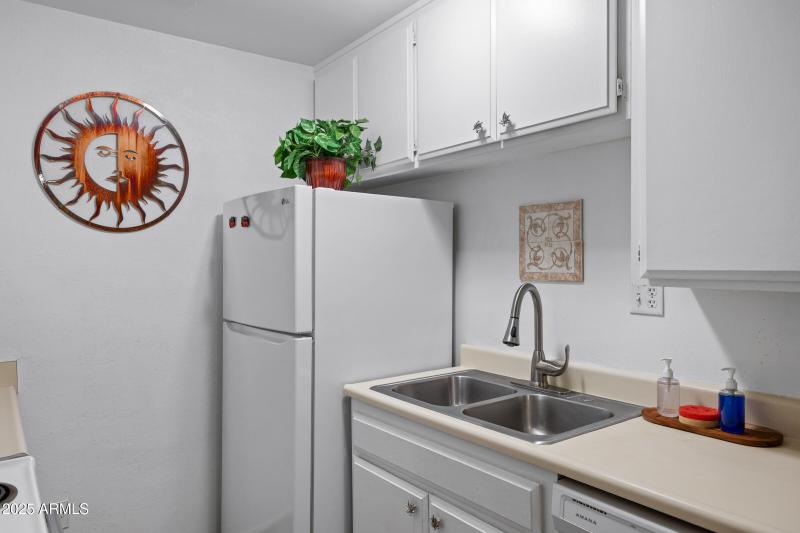 5525 E Thomas Rd M11-19