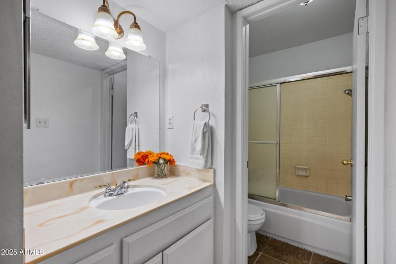 5525 E Thomas Rd M11-24