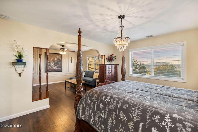 37-Primary Bedroom TW (7)