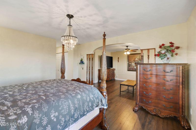 39-Primary Bedroom TW (9)