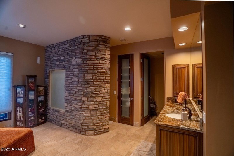 WR Master shower room