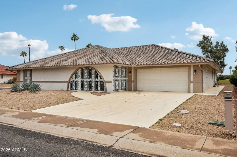 5-web-or-mls-W Castlebar Dr-L2111-005