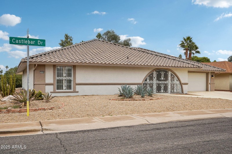 6-web-or-mls-W Castlebar Dr-L2111-006