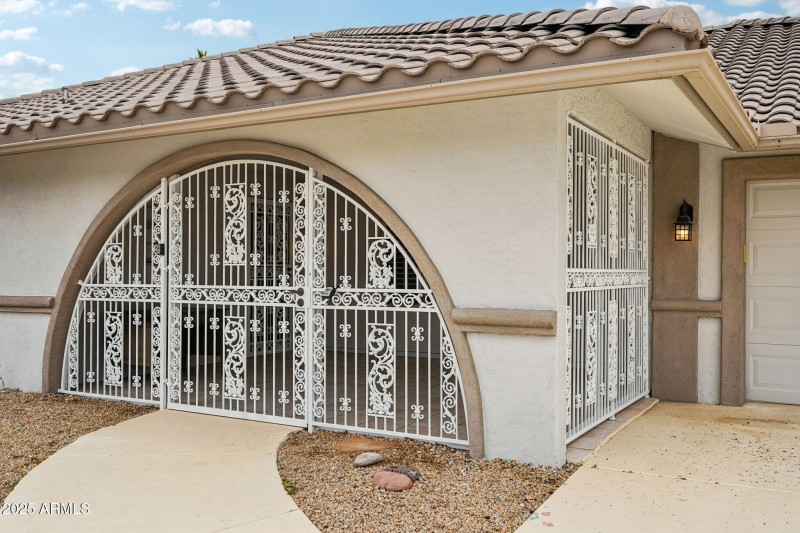 7-web-or-mls-W Castlebar Dr-L2111-007