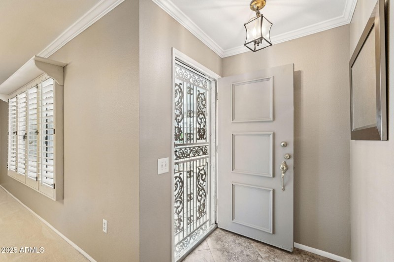 10-web-or-mls-W Castlebar Dr-L2111-010