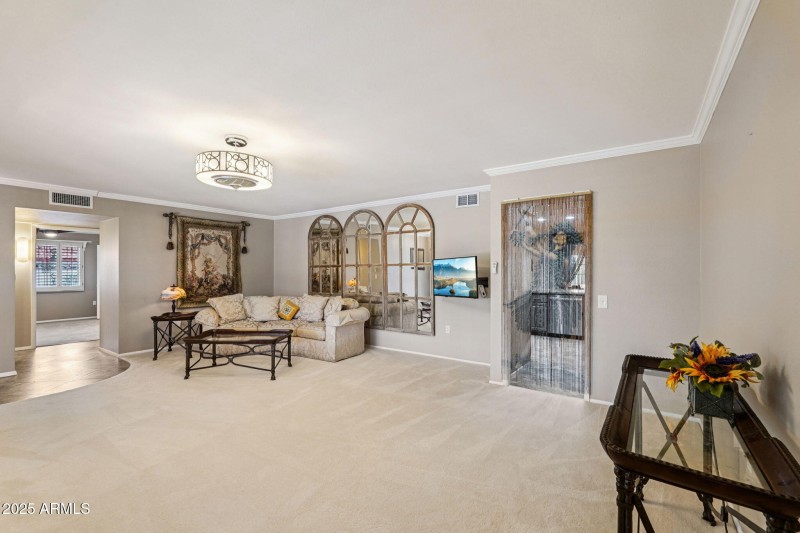 12-web-or-mls-W Castlebar Dr-L2111-012