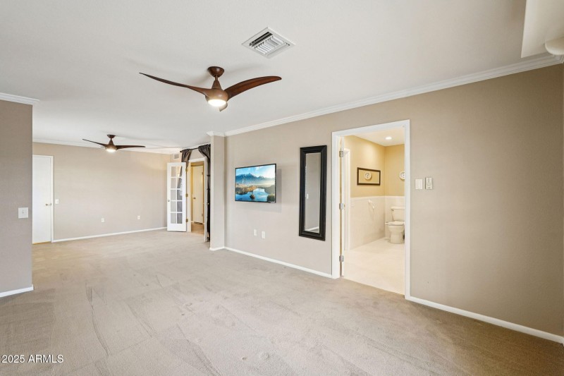 15-web-or-mls-W Castlebar Dr-L2111-015