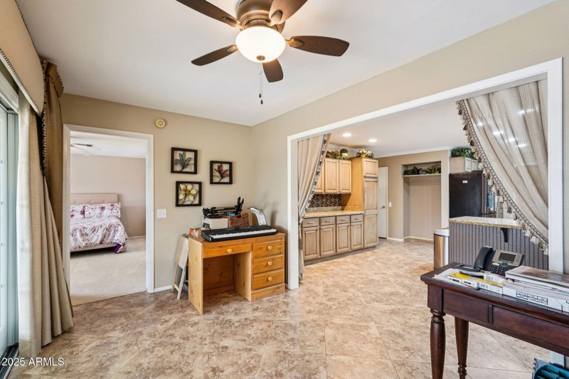 16-web-or-mls-W Castlebar Dr-L2111-016