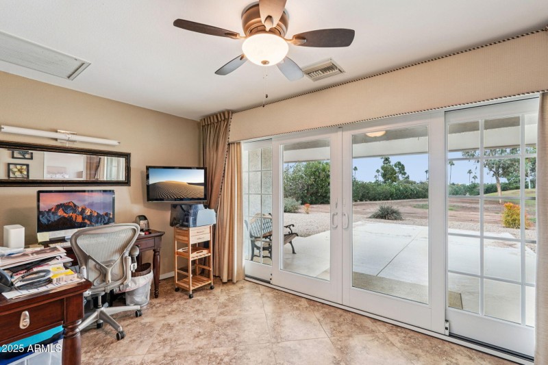 17-web-or-mls-W Castlebar Dr-L2111-017