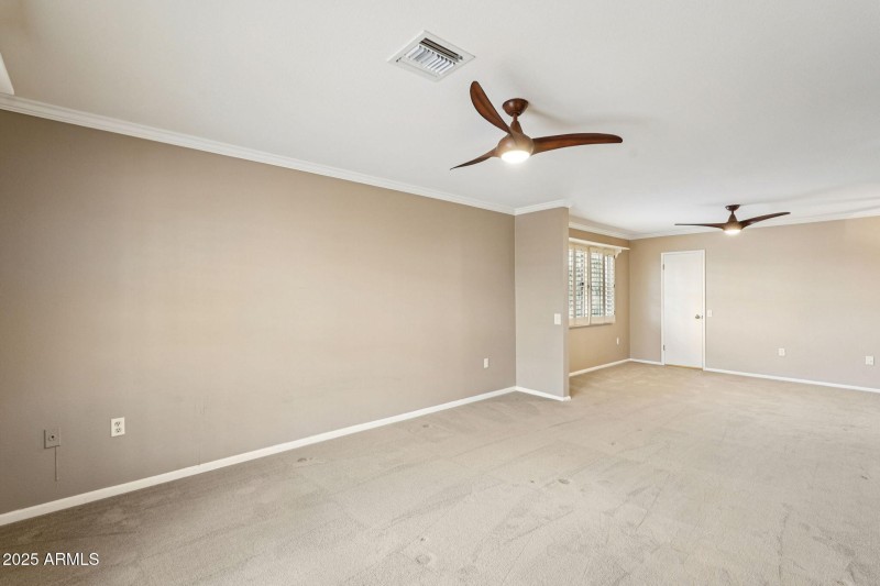 25-web-or-mls-W Castlebar Dr-L2111-025