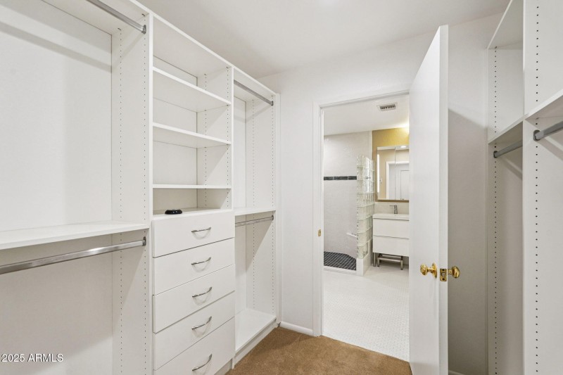 30-web-or-mls-W Castlebar Dr-L2111-030