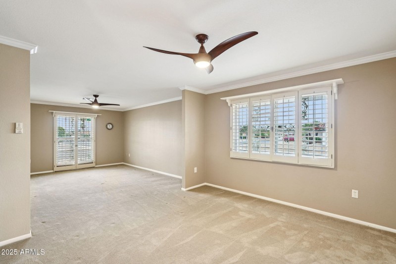 31-web-or-mls-W Castlebar Dr-L2111-031