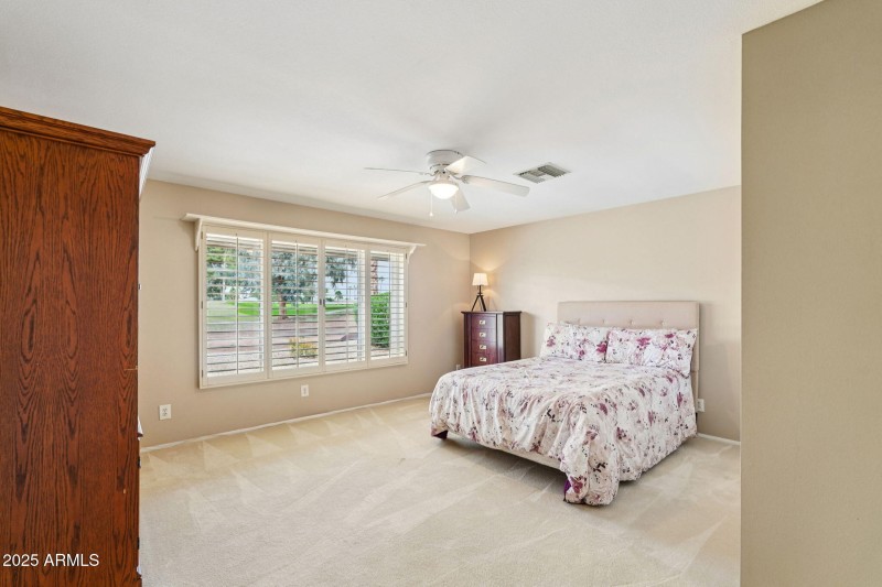 33-web-or-mls-W Castlebar Dr-L2111-033