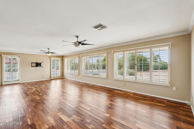 35-web-or-mls-W Castlebar Dr-L2111-035