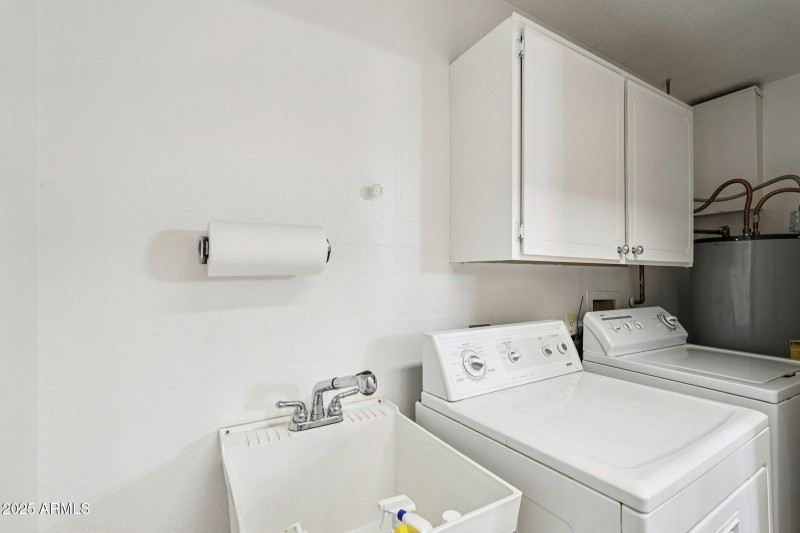 40-web-or-mls-W Castlebar Dr-L2111-046