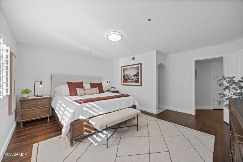 19-web-or-mls-5104-n-32nd-st