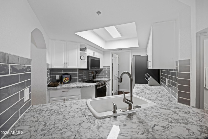 13-web-or-mls-5104-n-32nd-st