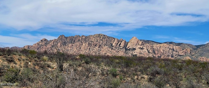 2892 N Middlemarch RD