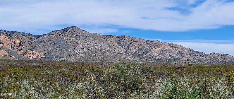 2892 N Middlemarch RD