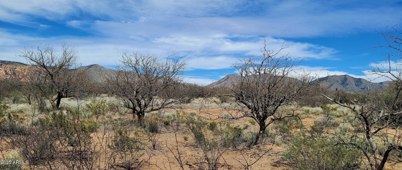 2892 N Middlemarch RD