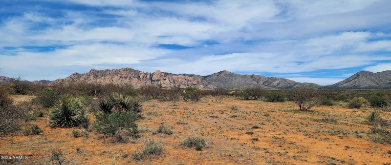 2892 N Middlemarch RD