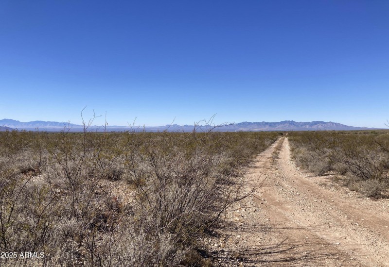 2892 N Middlemarch RD