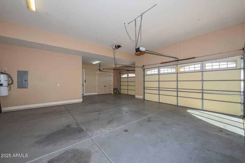 3-Car Garage2