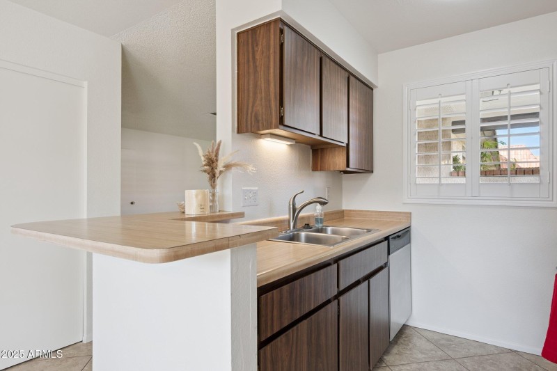 10-web-or-mls-195-n-cottonwood-st-21