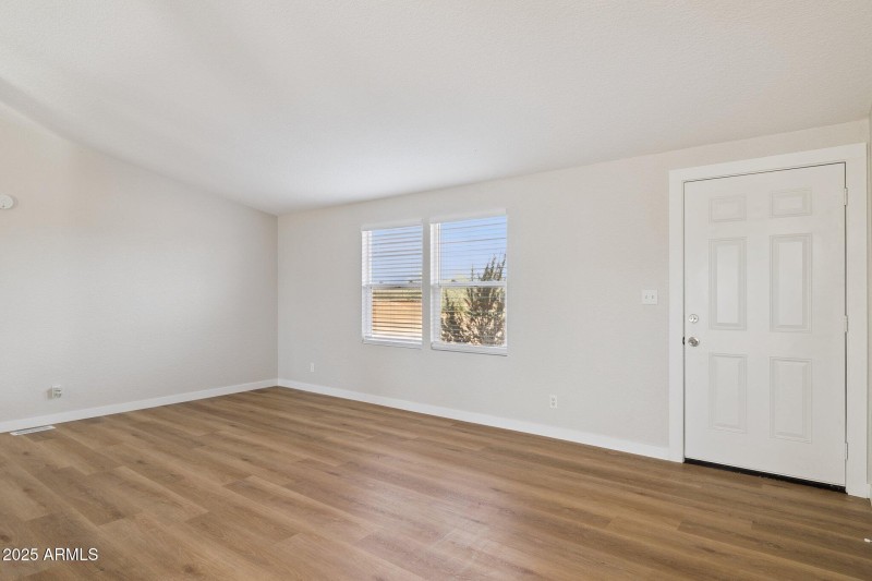 7-web-or-mls-53531-w-buck-dr