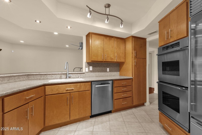 16-web-or-mls-10050-e-mountainview-lake-