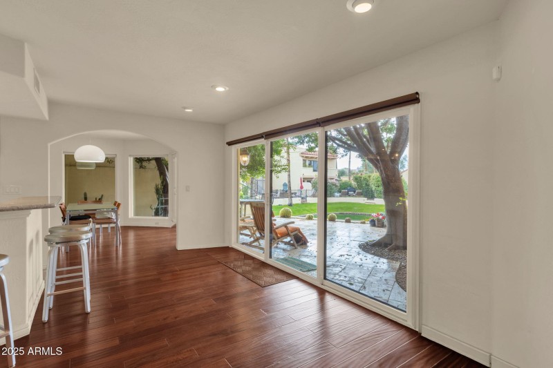 20-web-or-mls-10050-e-mountainview-lake-