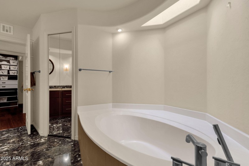 31-web-or-mls-10050-e-mountainview-lake-