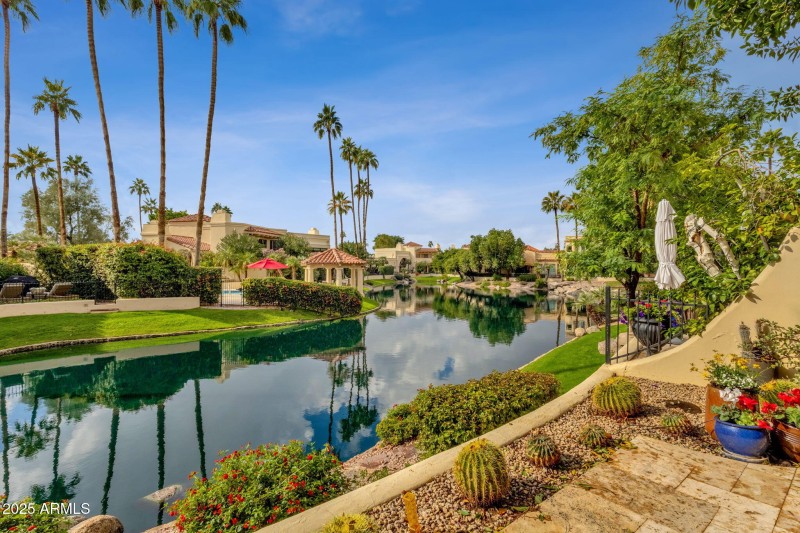 41-web-or-mls-10050-e-mountainview-lake-