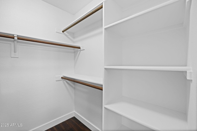 16-web-or-mls-5104-n-32nd-st