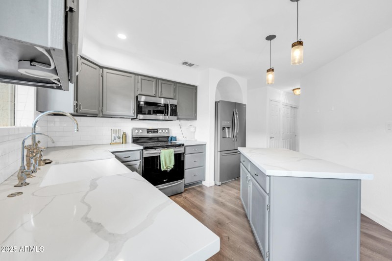 8841 S 51st St-14_(2048)